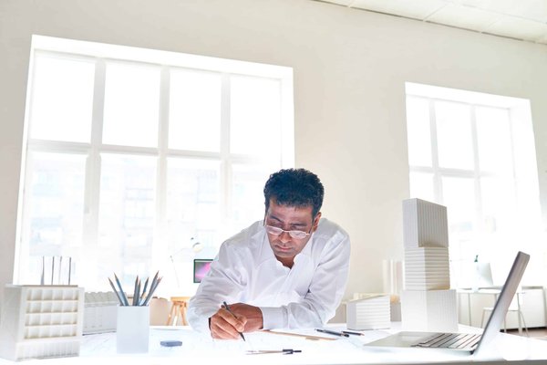 Quels sont les aspects les plus importants pour créer une expérience utilisateur réussie dans un jeu de construction de ville?